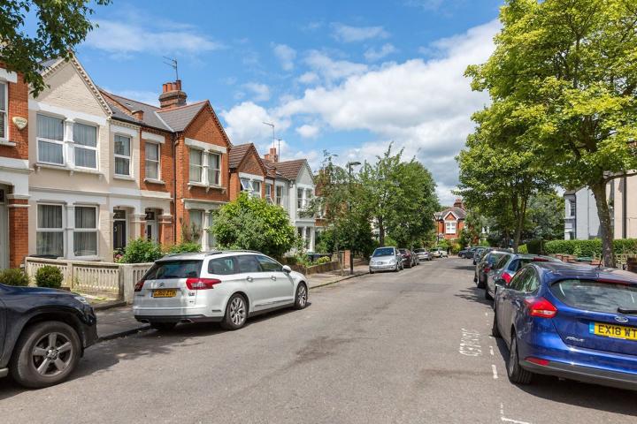 5 bedroom house with large kitchen diner and rear garden  Muswell Ave, Muswell Hill 